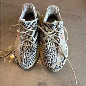 adidas Yeezy Boost 350 V2 Zebra in used condition